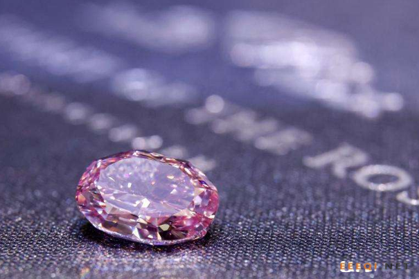 最贵紫粉钻石1.8亿