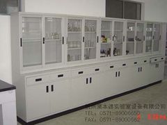 药品柜生产厂家：澳本德实验设备合格的全钢药品柜