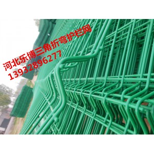 南昌铁丝网厂家直销新余三角折弯护栏网-桃型柱防护网价格优惠