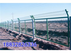 公路铁路护栏网小区双边护栏网 低碳钢丝防护围栏护栏网厂