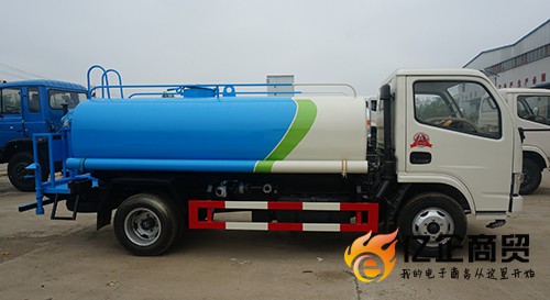 东风5吨洒水车