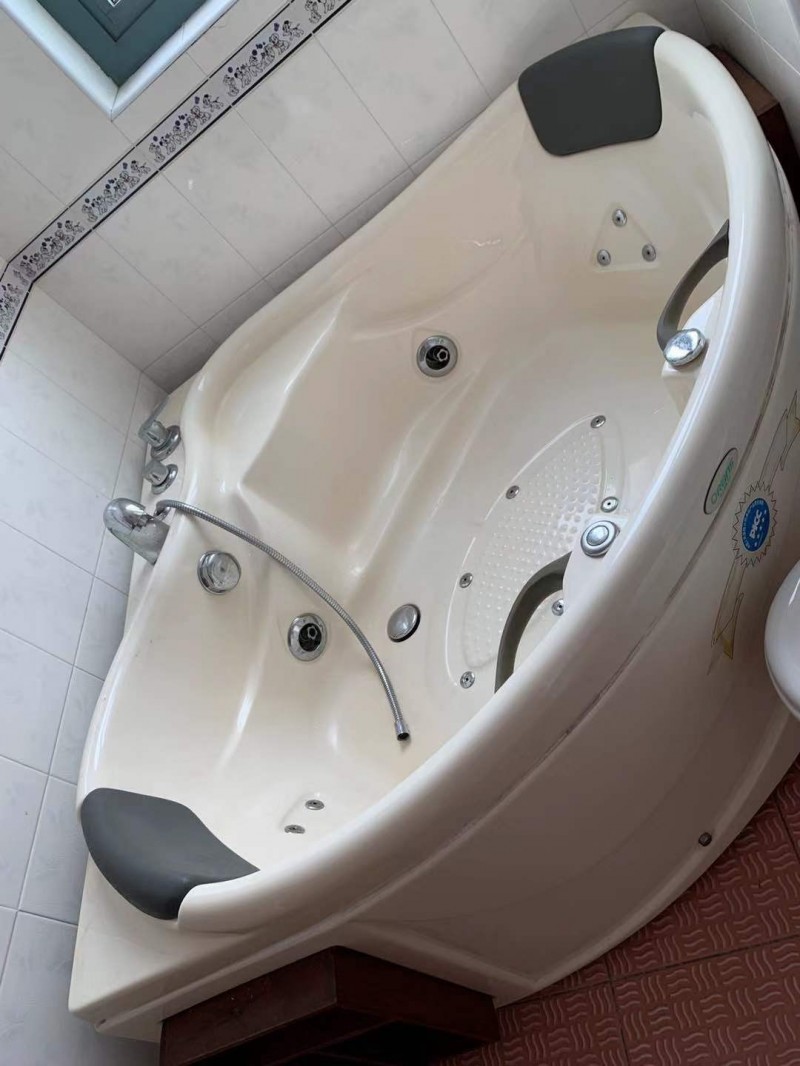 上海澳金浴缸漏水维修 浴缸漏水及时维修图1