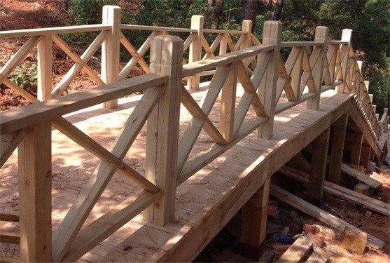 兰州防腐木围栏-木质栅栏栏杆扶手厂家订制图3